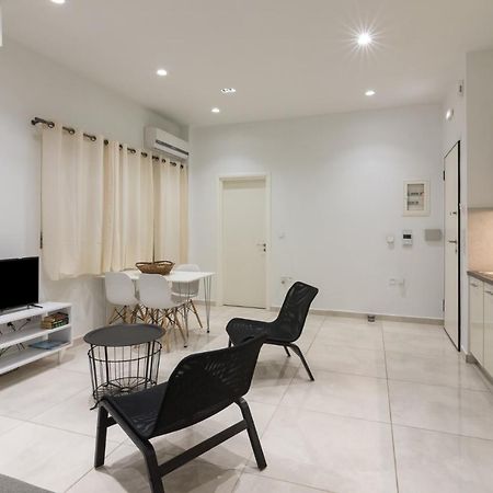 Classic One Bedroom Apartment B Athena Bagian luar foto
