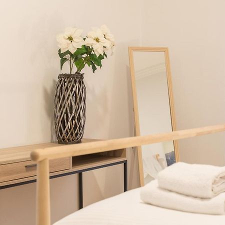 Classic One Bedroom Apartment B Athena Bagian luar foto